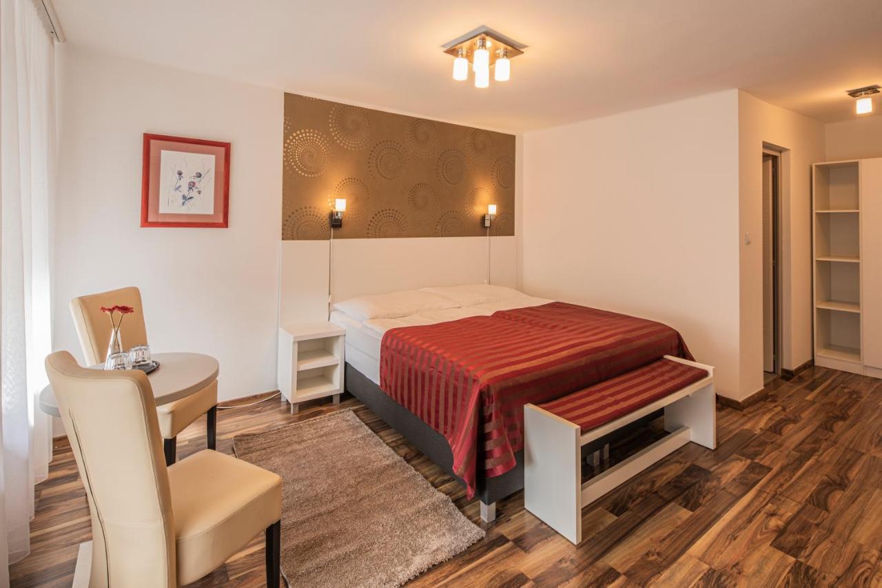 Riviéra Rooms Vendégszobák Mosonmagyaróvár Esterno foto